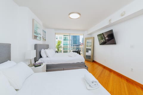 Amazing 2 BR APT at Brickell, Free Parking Apartment in Brickell