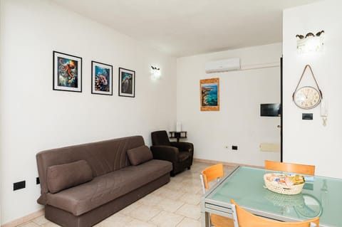Living room, air conditioner