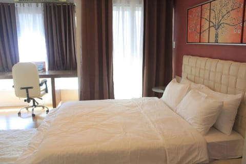 Bed, Photo of the whole room, Bedroom