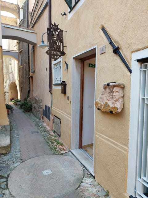 Federico II - Rooms and Breakfast Bed and Breakfast in Finale Ligure