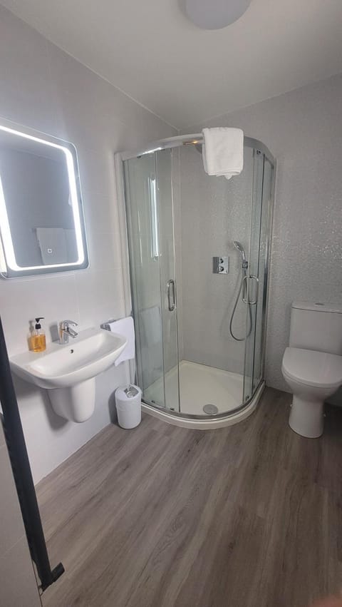 Shower, Bathroom, towels