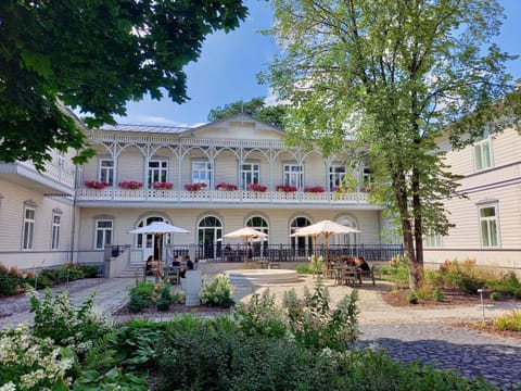 Property building, Spring, Garden