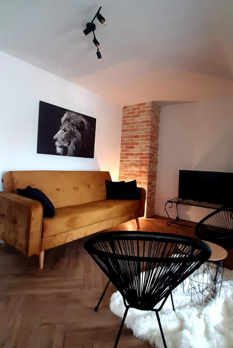 Communal lounge/ TV room, TV and multimedia, Living room, Seating area