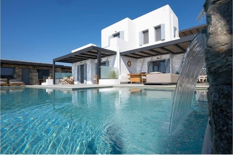 Property building, Swimming pool, sunbed