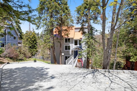 Timber Top Retreat House in Southern California