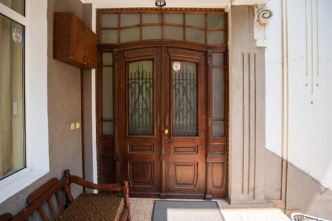 Facade/entrance, Balcony/Terrace