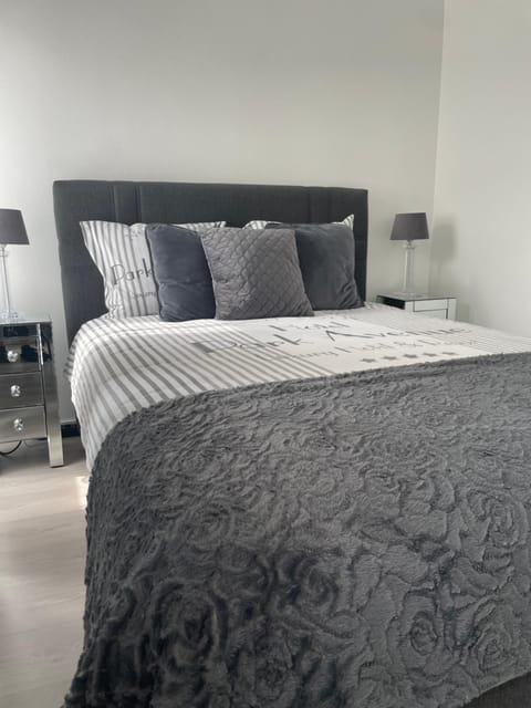 EXECUTIVE DOUBLE ROOM WITH EN-SUITE IN GUEST HOUSE CITY CENTRE r4 Bed and Breakfast in Luxembourg