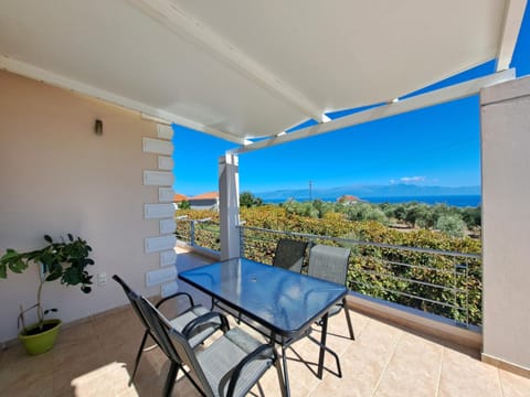 Natural landscape, View (from property/room), Balcony/Terrace, Dining area, Sea view