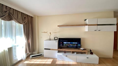 Communal lounge/ TV room, TV and multimedia