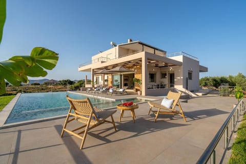 Property building, Day, Swimming pool