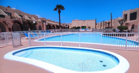 Property building, Solarium, Swimming pool, sunbed