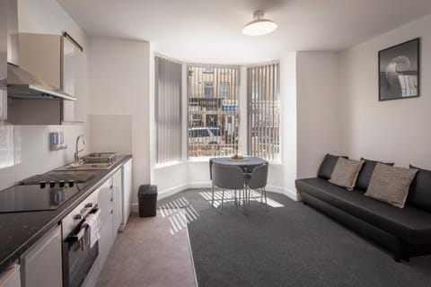 Kitchen or kitchenette, Living room, Seating area, Dining area, Communal kitchen