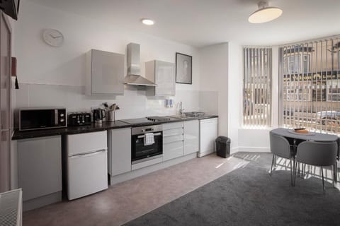 Kitchen or kitchenette, Dining area, Communal kitchen