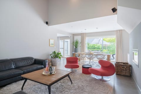 Ruime woning met grote omheinde tuin House in Flanders