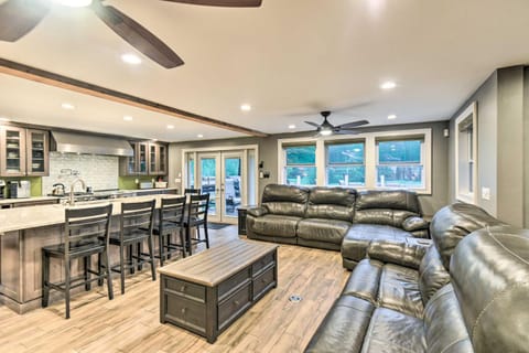 Waterfront Ashland Home about 2 Mi to Downtown! House in Ashland