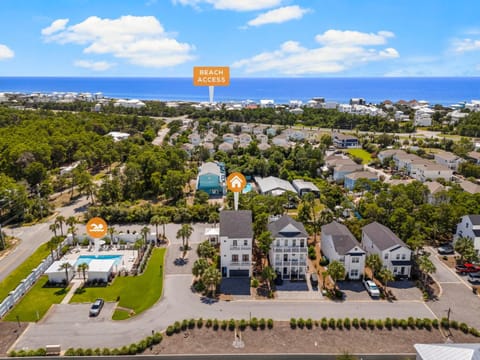 Property building, Day, Neighbourhood, Natural landscape, Bird's eye view, Sea view, Swimming pool, Location