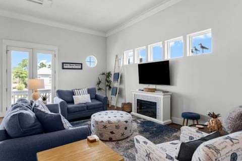 TV and multimedia, Living room, Seating area, fireplace, pet friendly