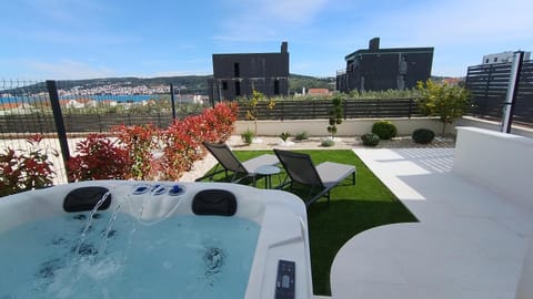 Patio, Hot Tub, Balcony/Terrace, Open Air Bath, sunbed