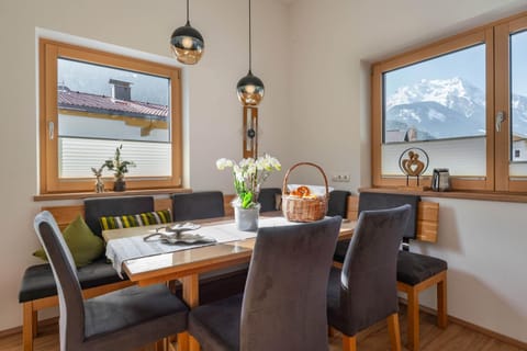 Dining area, kitchen