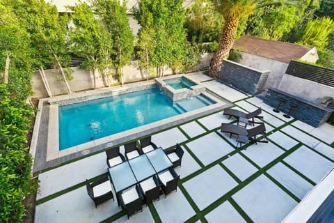 Beverly Hills LUX Villa w. Pool, Rooftop & Parking Villa in Beverly Hills