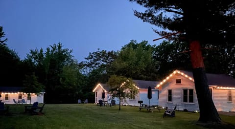 Drop Anchor Cottages and Lake House House in Geneva-on-the-Lake
