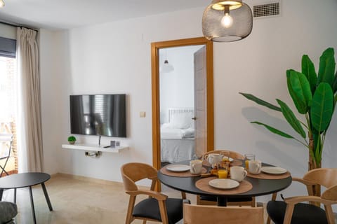 Communal lounge/ TV room, TV and multimedia, Living room, Dining area