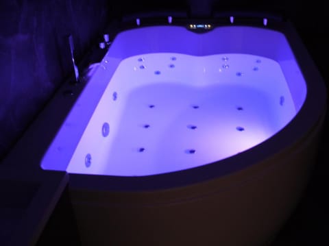 Cozy Rooms - BAÑERA HIDROMASAJE Bed and Breakfast in Valencia