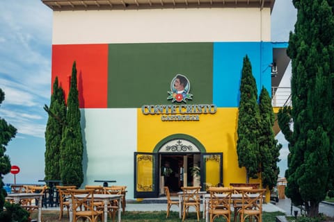 Property building, Facade/entrance, Property logo or sign