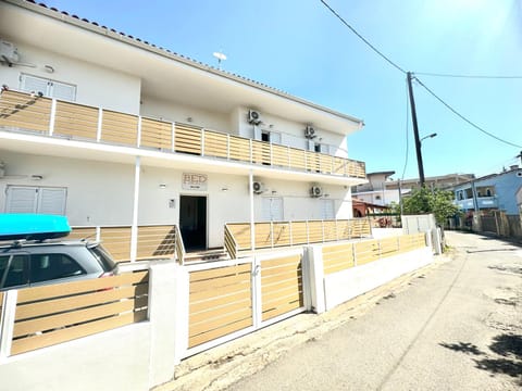 Property building, Neighbourhood, View (from property/room), Balcony/Terrace, Street view, Parking