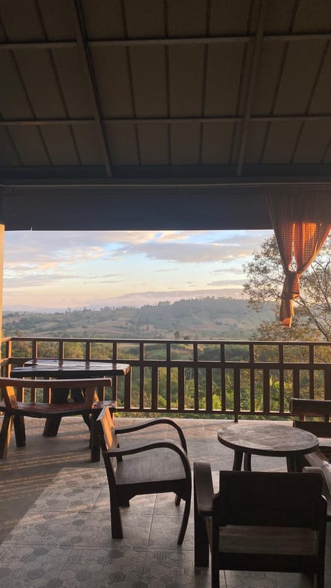 Patio, Day, Natural landscape, View (from property/room), Balcony/Terrace, Living room, Seating area, Dining area, Mountain view