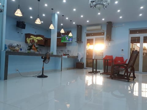 Communal lounge/ TV room, Lobby or reception, Dining area