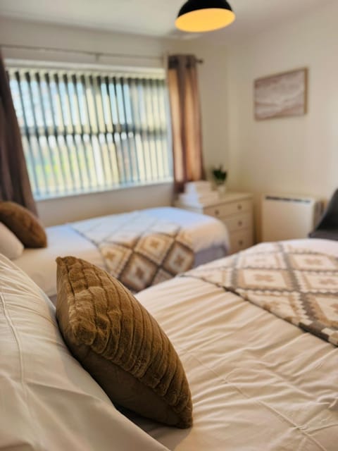 Newly renovated Lindeburgh Retreat, 2BR Apartment Apartment in Newport