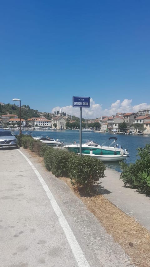 Neighbourhood, Street view