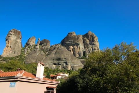 The house under the rocks of Meteora 2 Apartment in Kalabaka