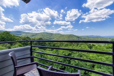 Stone Crest Summit by Beyond Expectations w Pool House in Gatlinburg