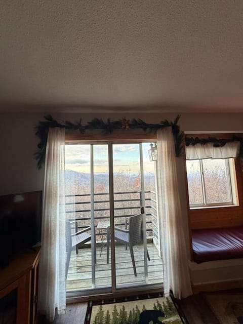 Stone Crest Summit by Beyond Expectations w Pool House in Gatlinburg