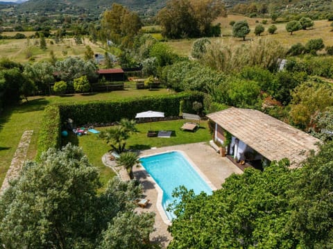 Day, Natural landscape, Garden, Mountain view, Swimming pool, sunbed