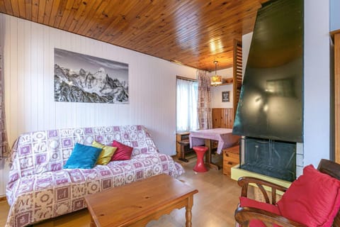 Village center with balcony view and parking Apartment in La Clusaz