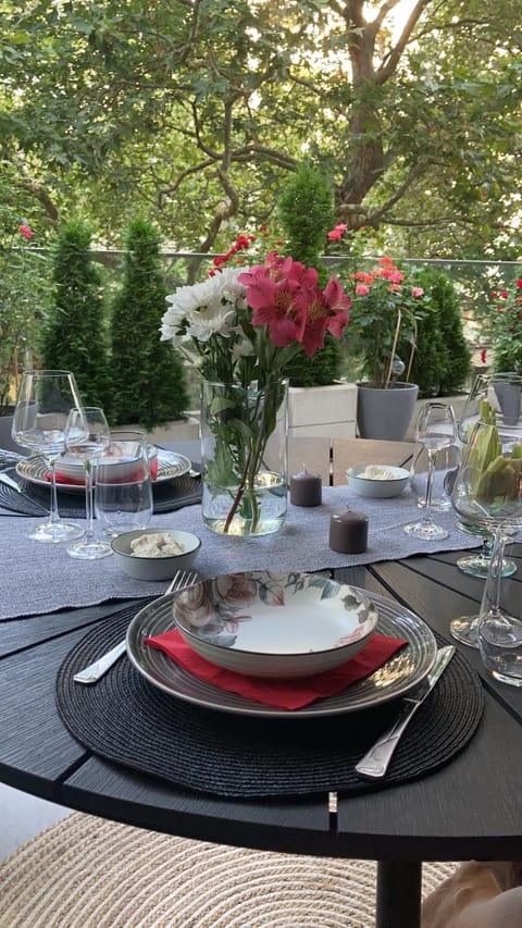 Garden, Dining area