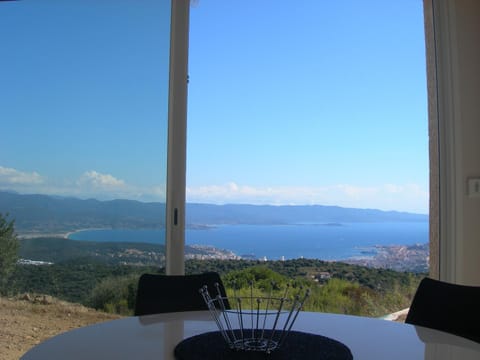 Gîtes Sassone, piscine, jacuzzi et vue mer panoramique sur Ajaccio House in Corsica