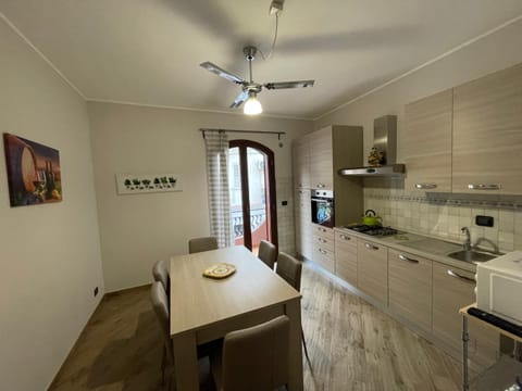TV and multimedia, Kitchen or kitchenette, Dining area, fireplace, minibar, pet friendly