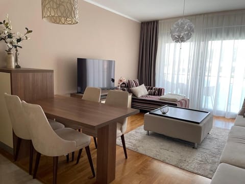 TV and multimedia, Living room, Dining area