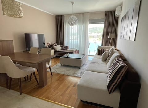 TV and multimedia, Living room, Dining area, air conditioner