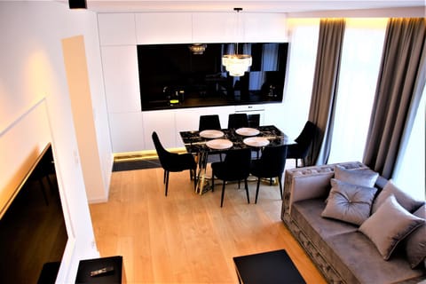 Kitchen or kitchenette, Living room, Dining area