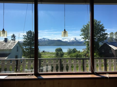 Mountain view, Sea view