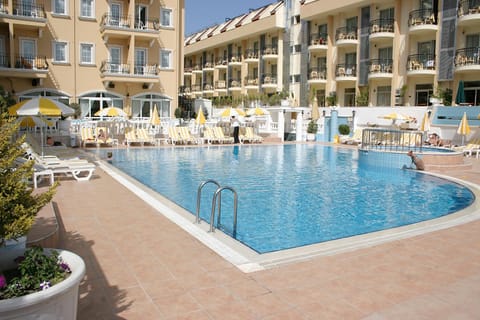 Swimming pool, Swimming pool