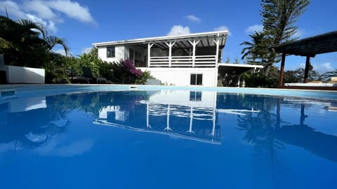 Property building, Day, Pool view, Swimming pool
