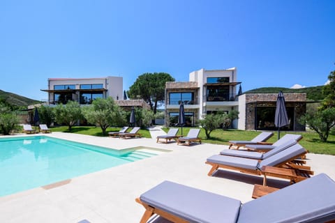 Property building, Garden, Swimming pool, sunbed