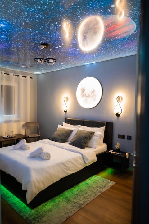 Bed, Photo of the whole room, Bedroom