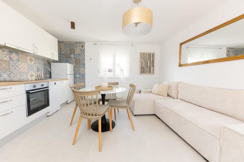 Kitchen or kitchenette, Living room, Seating area, Dining area, dishwasher, oven, stove